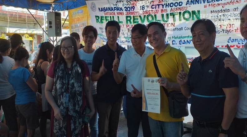 Mayor Edwin “EDSA” Santiago with NutriAsia representative 